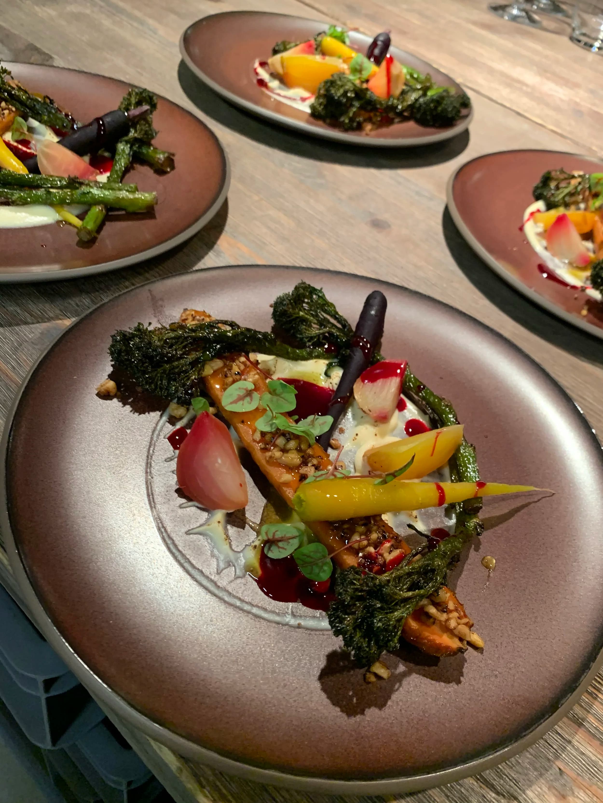 Stimmungsvolle Beleuchtung bei der Weihnachtsfeier auf dem See